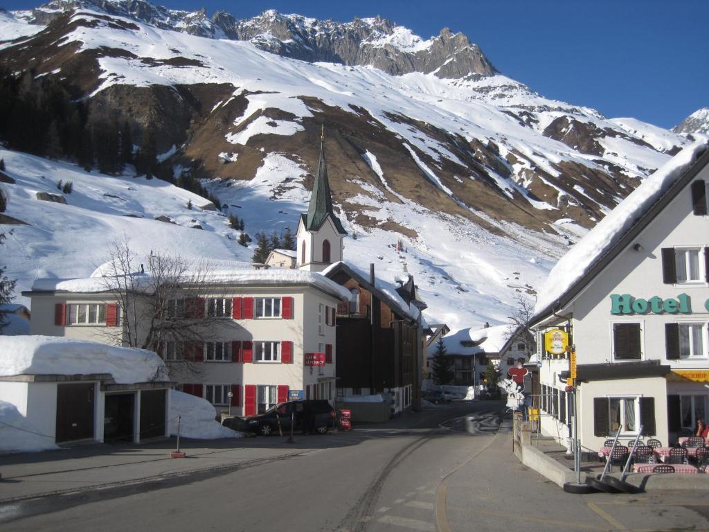 Hotel Des Alpes Realp Bagian luar foto