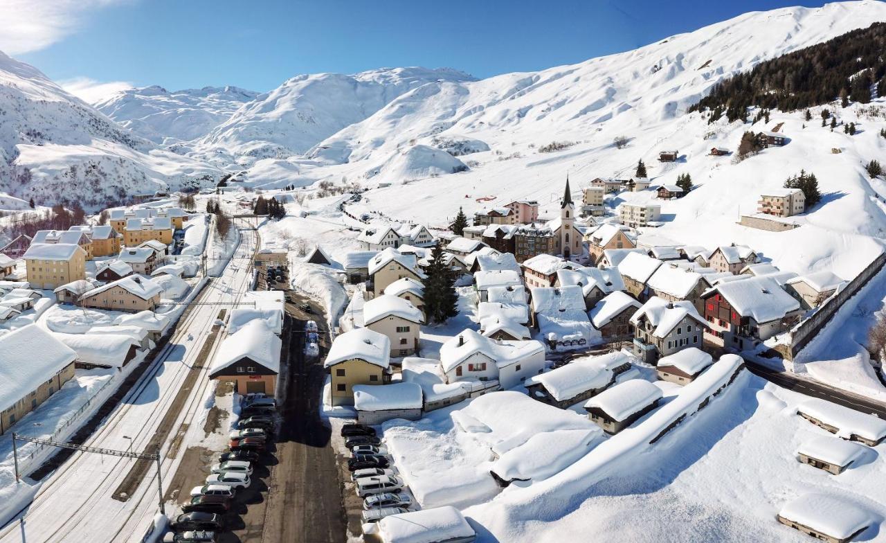Hotel Des Alpes Realp Bagian luar foto